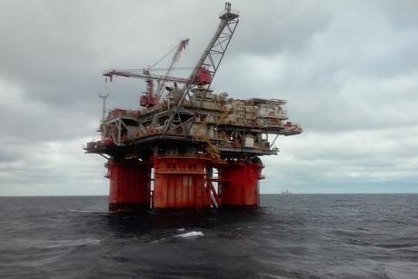oil-rig-5232047_1920