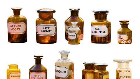 antieke apotheekflessen
