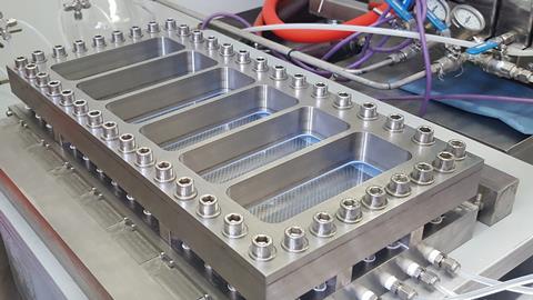 flow reactor 150