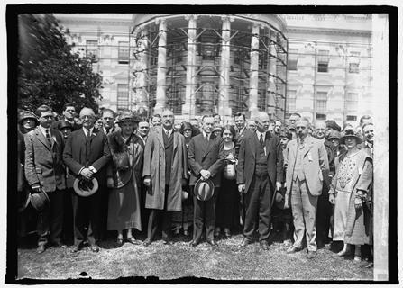 Coolidge_&_Am._Chemical_Society,_4-24-24_LCCN2016848983