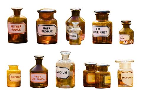 antieke apotheekflessen