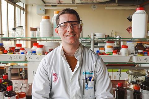 Portret - Loren Deblock in het labo
