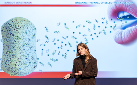 Verstreken tijdens haar Falling Walls pitch
