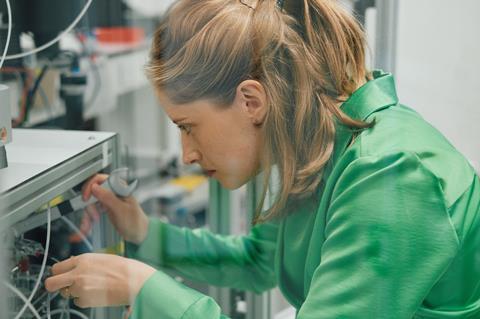 Margot Verstreken in het lab