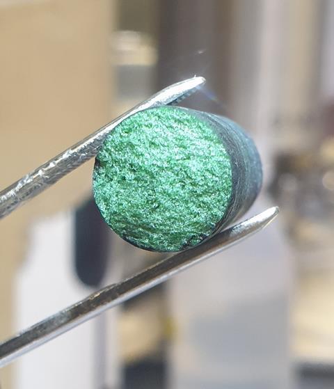 Gestold thorium- en uraniumhoudend fluoridezout