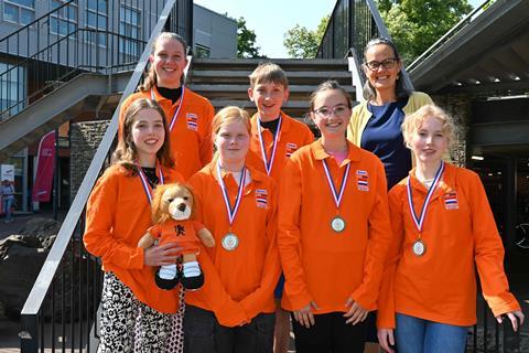 Top 6 IJSO 2025 met Karin van Haren (klein)