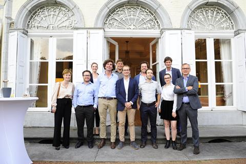 Photo de l'équipe pour les 2 ans de l'entreprise